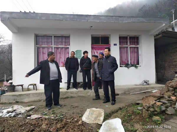 隴運(yùn)集團(tuán)公司開(kāi)展“解難題、辦實(shí)事、送溫暖”主題黨日活動(dòng)