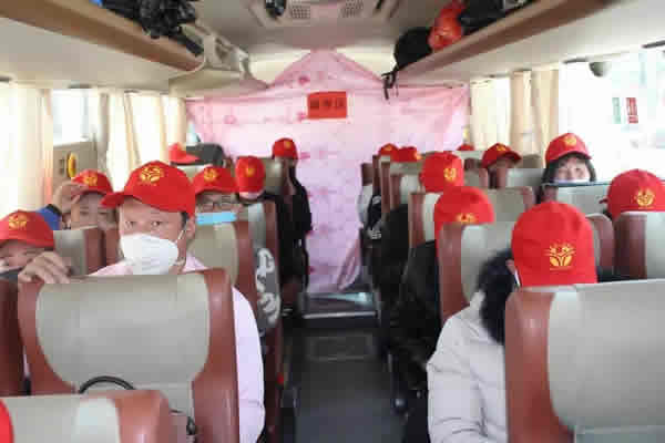 隴運集團開展定制（包車）業務 助力企業復工復產