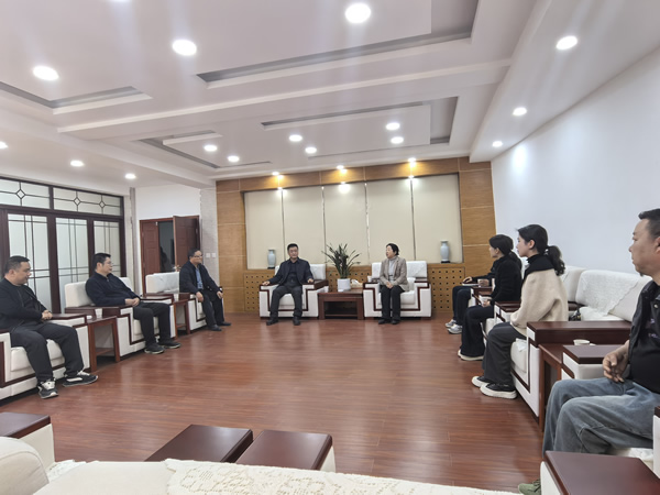 隴運集團潤華旅游客運公司、晟游天下旅行社與隴南師范學院歷史文化與旅游學院達成見習合作意向
